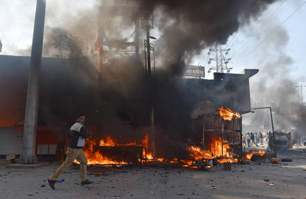 डॉक्टर समेत तीन संदिग्ध आंतकी गिरफ्तार घातक जहर रिसिन से हमले की थी साजिश